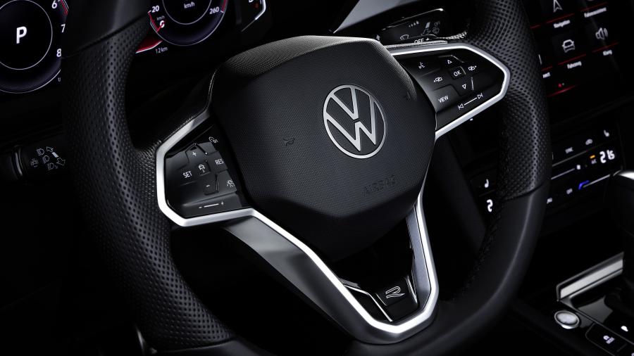 Детали интерьера Volkswagen Arteon R-Line 2020 года  (WW) (фото 24 из 47)